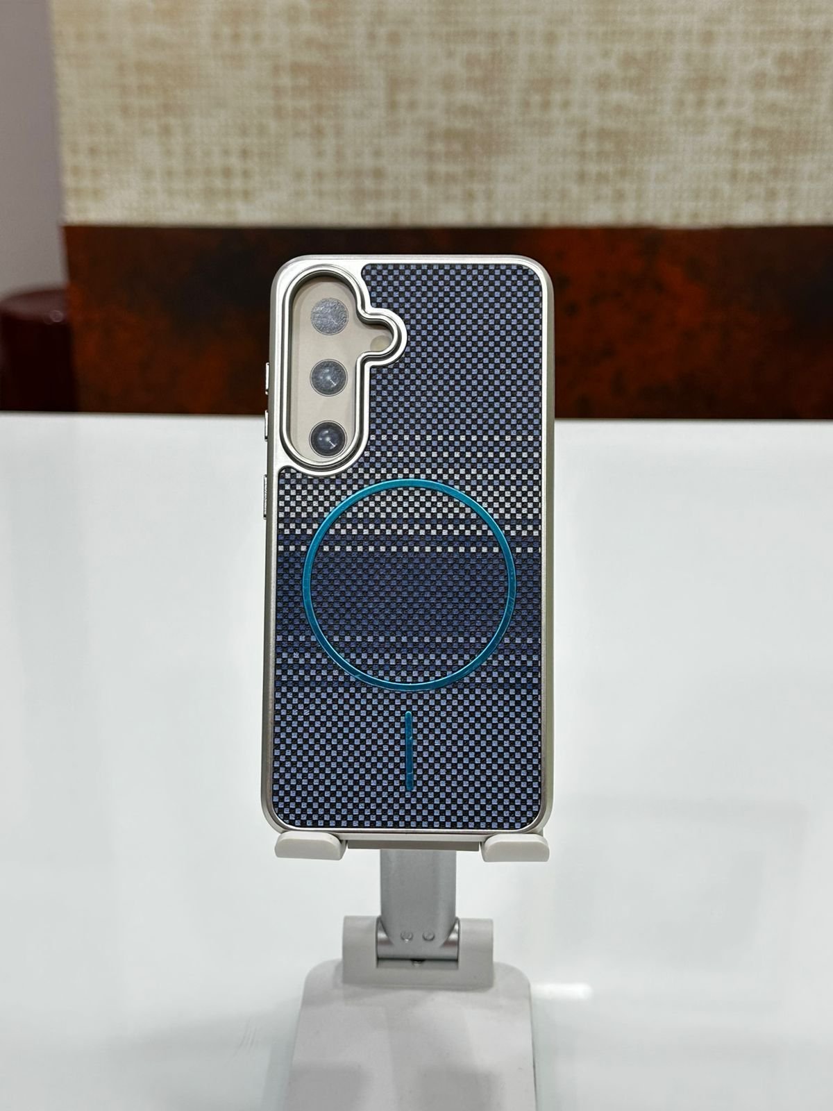 Samsung S25 – Premium Magnetic Carbon-Texture Back Cover
